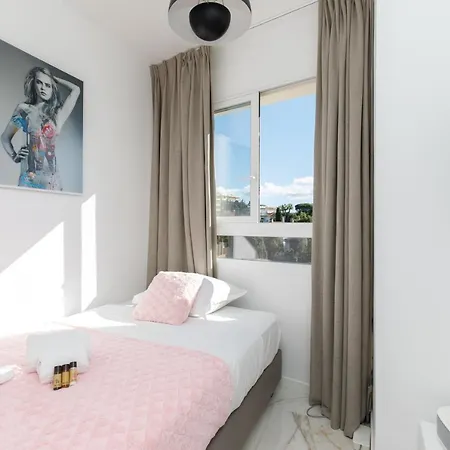 Les Légendes Yourhosthelper Cannes