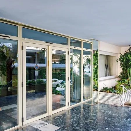 Les Légendes Yourhosthelper Cannes