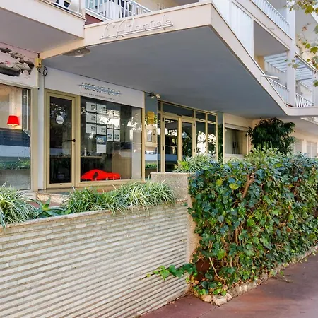 Les Legendes Yourhosthelper * Cannes