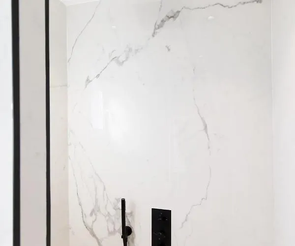 Les Legendes Yourhosthelper アパート