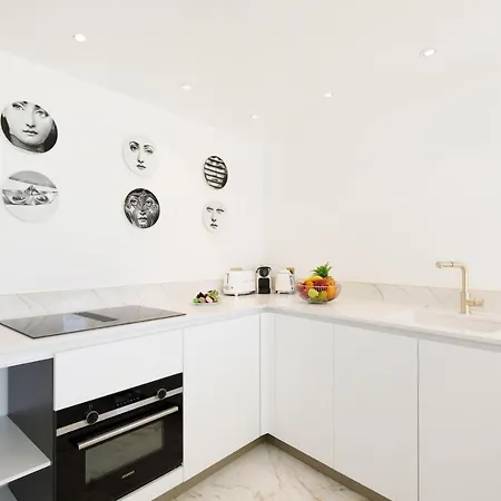 Les Legendes Yourhosthelper * Cannes